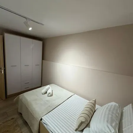 Apartment Cozy 31 With Garden, Bbq & Free Parking Tirana